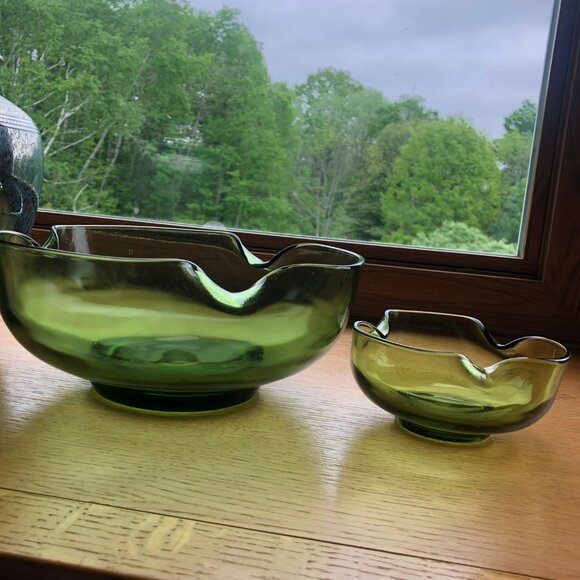 Green Scalloped Bowl Set Chip & Dip Glass Anchor Hocking Bowls Set of 2 - Picture 6 of 6